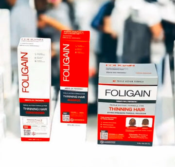 オレンジと白の箱に入ったFOLIGAIN男性用TRIOXIDILシャンプー、コンディショナー、外用トリートメント。
